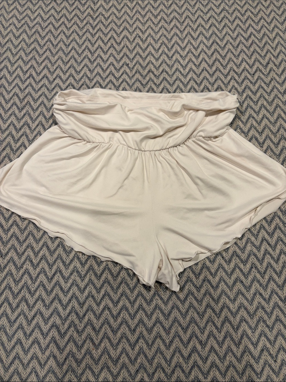 Colsie Cream Elastic Waist Shorts
